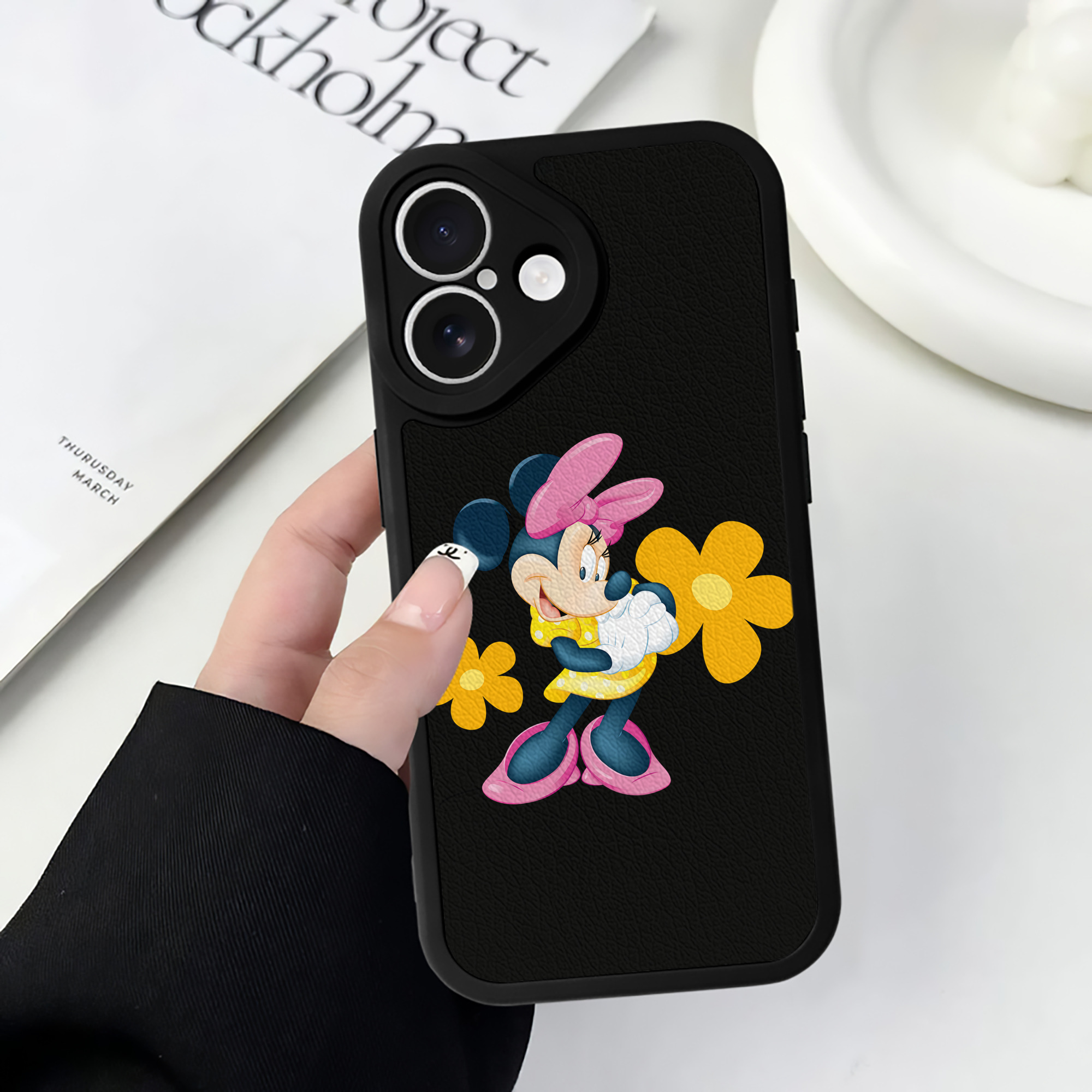 （画像用） ミッキーマウス Mickey Mouse 【iPhone 16シリーズ対応】シリコンスマホケース（レザー調） 材質：シリコン